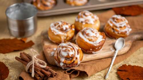 Συνταγή: Πανεύκολα ρολάκια κανέλας με σταφίδες - Τέλειο συνοδευτικό για τον καφέ
