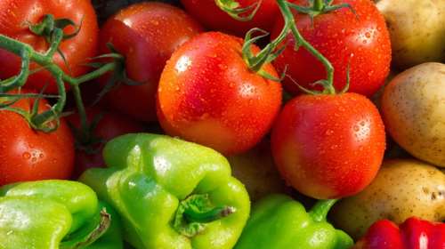 Αλμα στις τιμές των λαχανικών μέσα σε έναν χρόνο - &quot;Κόκκινο&quot; χτύπησε η τιμή της ντομάτας