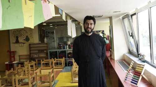 Πατέρας Αντώνιος: Διαγράφεται από τα σχολικά βιβλία των Θρησκευτικών - Αφαιρούνται οι φωτογραφίες του