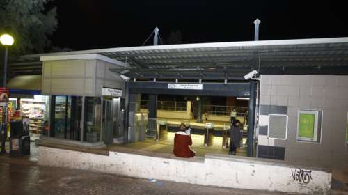 Τραγωδία στον ΗΣΑΠ στα Πευκάκια: Νεκρή 60χρονη - Πήδηξε στις γραμμές και την χτύπησε ο συρμός