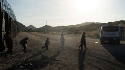Οι ΗΠΑ κλείνουν τα σύνορά τους με το Μεξικό για τους παράτυπους μετανάστες που ζητούν άσυλο