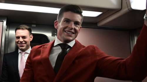 Με το μετρό πήγε στο Σύνταγμα ο Στέφανος Κασσελάκης για την ομιλία του - Μαζί του ο Τάιλερ [Εικόνες]