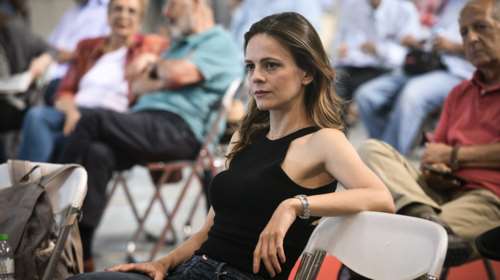Η rock chic εμφάνιση της Έφης Αχτσιόγλου στην ΚΕ του ΣΥΡΙΖΑ [εικόνες]