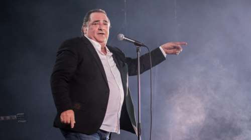 Βασίλης Καρράς: Συγκλονιστικό βίντεο με Θεσσαλονικείς να τον αποχαιρετούν τραγουδώντας