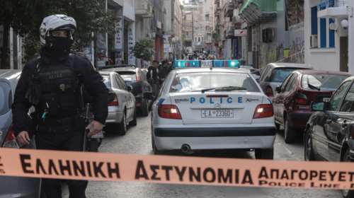 Ελεύθερος ο αστυνομικός που πυροβόλησε κατά λάθος και σκότωσε τη σύζυγο του