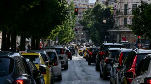 Στο &quot;κόκκινο&quot; η κίνηση: Ουρά χιλιομέτρων στον Κηφισό - Σε ποιους δρόμους υπάρχει μποτιλιάρισμα