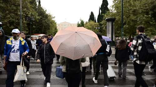 Καιρός: Στους 32 βαθμούς ο υδράργυρος σήμερα - Πότε και πού αναμένεται το πρώτο &quot;επικίνδυνο&quot; κύμα κακοκαιρίας