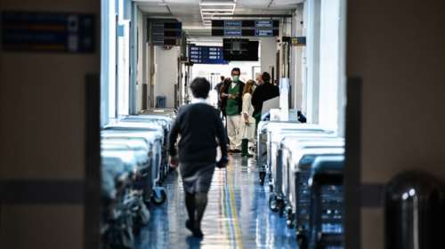 Κορονοϊός: Έπεσαν στα 12.518 τα νέα κρούσματα - 50 οι θάνατοι και 361 οι διασωληνωμένοι