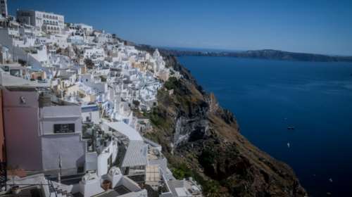 Bloomberg: Η Σαντορίνη στα 6 καλύτερα μέρη της Ευρώπης για διακοπές το φθινόπωρο