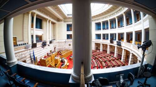 Ψηφίστηκε χωρίς απώλειες από τη ΝΔ η τροπολογία για τον Άγνωστο Στρατιώτη, μετά τη θυελλώδη χθεσινή συνεδρίαση