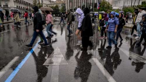 Καιρός: "Φθινόπωρο" και σήμερα με βροχές και καταιγίδες σε πολλές περιοχές - Πότε αλλάζει το σκηνικό