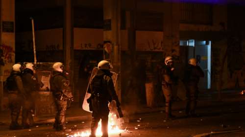 Εξάρχεια: Επίθεση με μολότοφ σε αστυνομικούς - Τρεις προσαγωγές