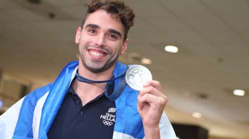 Ολυμπιακοί Αγώνες: Θερμή υποδοχή του &quot;ασημένιου&quot; Χρήστου στο αεροδρόμιο - Σε ποιον αφιέρωσε το μετάλλιο [εικόνες - βίντεο]
