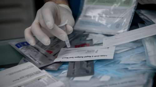 Self test για μαθητές: Ξεκινά την Τετάρτη 17 Νοεμβρίου η διάθεση 10 τεστ από τα φαρμακεία