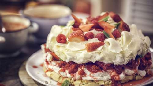 Εορτολόγιο: Ποιοι γιορτάζουν σήμερα, Πέμπτη 25 Μαΐου