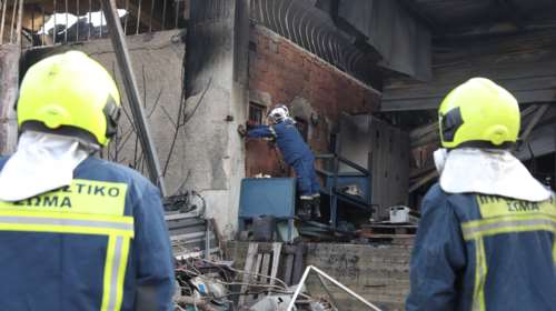 Φωτιά στο Μενίδι: 37χρονος Ρομά ομολόγησε ότι πήρε καλώδια από το εργοστάσιο και τα έκαψε για να πάρει τον χαλκό