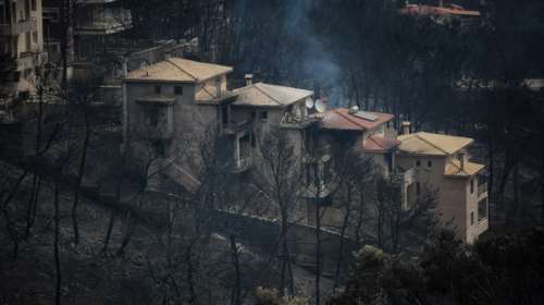 Δίκη για το Μάτι: Η κατάθεση που προκάλεσε την έντονη αντίδραση της εισαγγελέως - &quot;Ο κόσμος καιγόταν και εσείς βγάζατε φωτογραφίες;&quot;