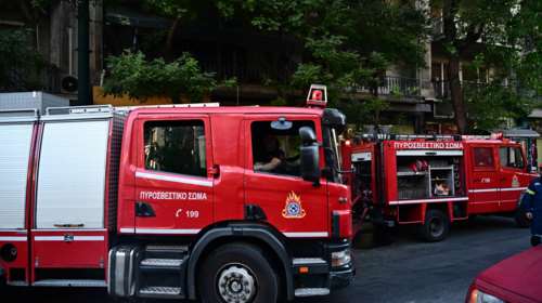 Πυρκαγιά σε μονοκατοικία στον Σοχό Θεσσαλονικής: Ισχυρή δύναμη της Πυροσβεστικής με 9 οχήματα