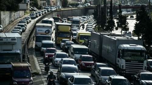 Κηφισός: Σοκαριστικό τροχαίο με δύο τραυματίες στο ύψος της Π. Ράλλη - Μεγάλο μποτιλιάρισμα στην Εθνική [βίντεο]