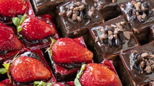 Εορτολόγιο: Ποια ονόματα γιορτάζουν σήμερα, Σάββατο 17 Μαΐου