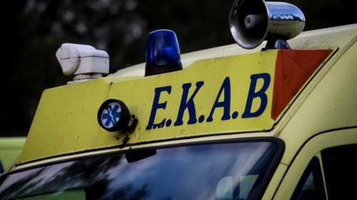 Σοκ στην Κυψέλη: Γυναίκα βρέθηκε αιμόφυρτη σε πεζοδρόμιο