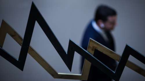 Νέα έξοδος της Ελλάδας στις αγορές με 5ετές ομόλογο