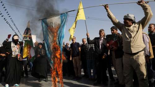 Ιράν: Σκηνές χαράς στην Τεχεράνη για το χτύπημα στο Ισραήλ - &quot;Είμαστε έτοιμοι να δεχτούμε όλες τις συνέπειες, δεν φοβόμαστε&quot;