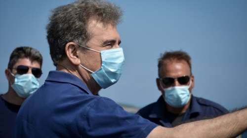 Αυστηρή προειδοποίηση Χρυσοχοΐδη από τη Λέσβο: Κυρώσεις για όσους εμποδίζουν τους μετανάστες να μπουν στη νέα δομή