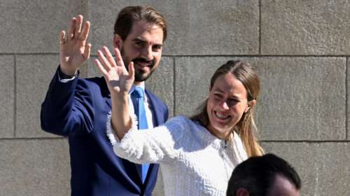 Νίνα Φλορ: Ποζάρει με το μαγιό στην αγκαλιά του Φίλιππου μαζί με το τρίτο μέλος της οικογένειας