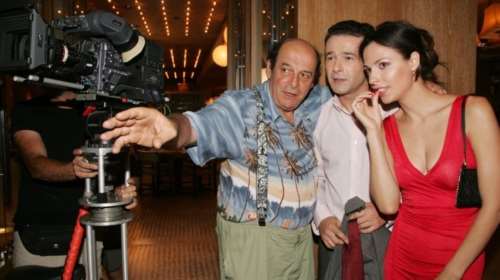 Ο Θανάσης Ευθυμιάδης έχει έναν λόγο παραπάνω να ευγνωμονεί τον Μανούσο Μανουσάκη: &quot;Μου σύστησες τη μητέρα των παιδιών μου&quot;