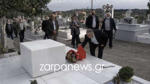 Χανιά: Στον τάφο του Μίκη Θεοδωράκη ο Δημήτρης Κουτσούμπας [εικόνες - βίντεο]