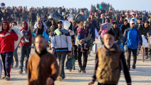 Άρχισαν να επιστρέφουν στο βόρειο τμήμα της Λωρίδας της Γάζας οι Παλαιστίνιοι εκτοπισμένοι [εικόνες, βίντεο]