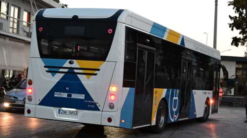 Πειραιάς: Διασωληνωμένη η 72χρονη που παρασύρθηκε από λεωφορείο - Ακρωτηριάστηκε στο πόδι