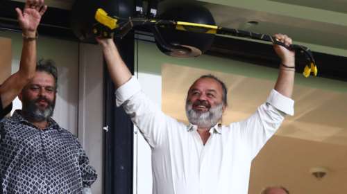 Ο Μάριος Ηλιόπουλος πανηγύρισε έξαλλα τη νίκη της ΑΕΚ επί του Παναθηναϊκού [βίντεο]