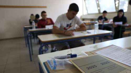 Πανελλαδικές 2025: Συνέχεια σήμερα στα Γενικά Λύκεια με Αρχαία Ελληνικά, Μαθηματικά και Βιολογία
