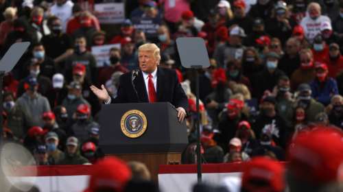 ΗΠΑ: Κυνικός ο προσωπάρχης του Τραμπ - &quot;Δεν θα θέσουμε υπό έλεγχο την πανδημία&quot;