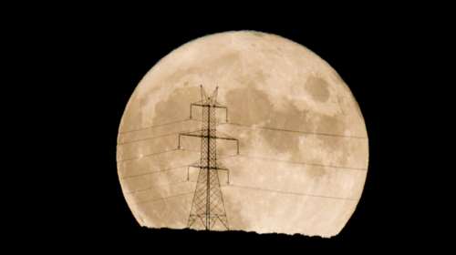 Πανσέληνος Αυγούστου 2021: Μαγευτικές εικόνες από το πιο λαμπρό φεγγάρι του έτους - Η οπτική απάτη και οι μύθοι