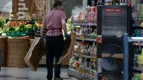 Κορονοϊός - ΕΣΕΕ:  Να μην πωλούνται σε σούπερ μάρκετ άλλα προϊόντα εκτός από τα βασικά είδη