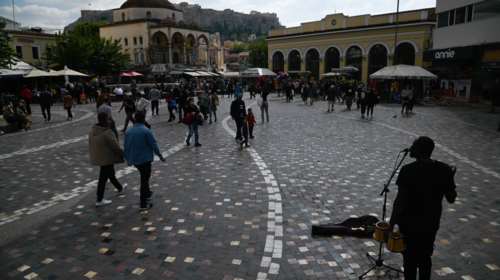 Κορονοϊός: &quot;Στενάζει&quot; η Αττική με 12.884 κρούσματα - 4.044 μόνο στο κέντρο της Αθήνας - 3.739 στη Θεσσαλονίκη