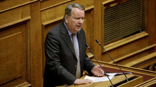 Απίστευτο: Ο βουλευτής ΝΔ Γιώργος Καρασμάνης παρενέβη στη Βουλή ενώ οδηγούσε στην Εθνική οδό - Το ομολόγησε ο ίδιος