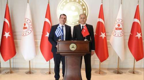 Συμφωνία συνεργασίας Ελλάδας-Τουρκίας στο μεταναστευτικό: &quot;Από κοινού στον αγώνα για την παράνομη διακίνηση μεταναστών&quot;