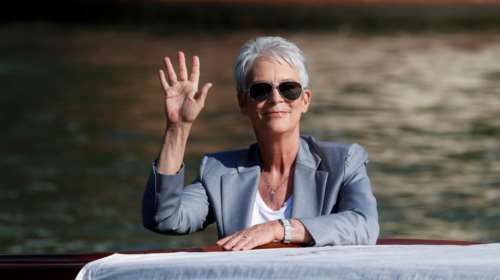 Η Τζέιμι Λι Κέρτις στο Φεστιβάλ Βενετίας: Το total γκρι σύνολο και η επιμονή της να μην κάνει μπότοξ και πλαστικές