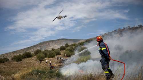 Ρέθυμνο: Μεγάλη φωτιά στην περιοχή Ροδάκινο - Καίει κοντά σε σπίτια [βίντεο]