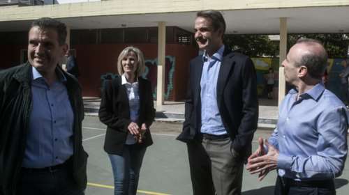 Στο 2ο Δημοτικό Σχολείο Καλλιθέας ο Κυριάκος Μητσοτάκης [εικόνες]