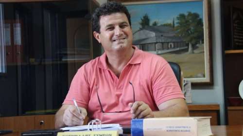 Θρήνος στην Αριδαία από τον θάνατο του εκπαιδευτικού Σίμου Σωτηριάδη - Τον παρέσυρε φορτηγό έξω από το σχολείο