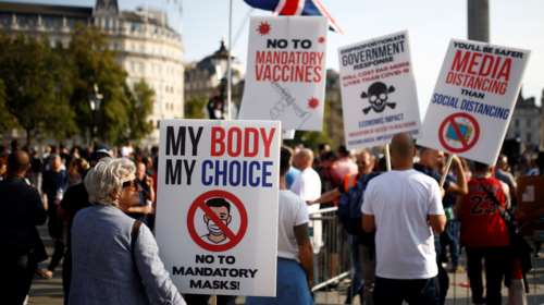 Βρετανία: Πεδίο μάχης η πλατεία Τραφάλγκαρ - Συγκρούσεις αστυνομικών με διαδηλωτές [βίντεο]