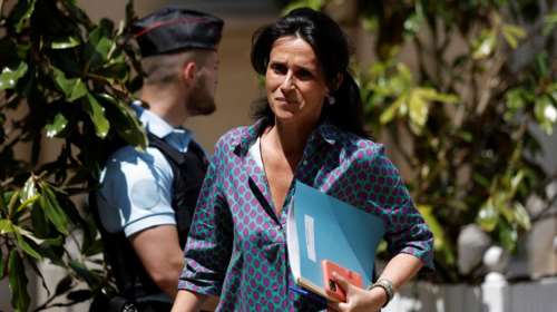 Χρυσούλα Ζαχαροπούλου: &quot;Όταν είσαι στην πολιτική είσαι αναγκαστικά πολύ εκτεθειμένος&quot;, δηλώνει η πρωθυπουργός της Γαλλίας