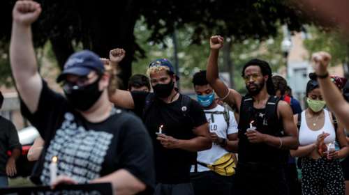 ΗΠΑ: Δυο τραυματίες αστυνομικοί σε διαδηλώσεις για τη Μπριάνα Τέιλορ