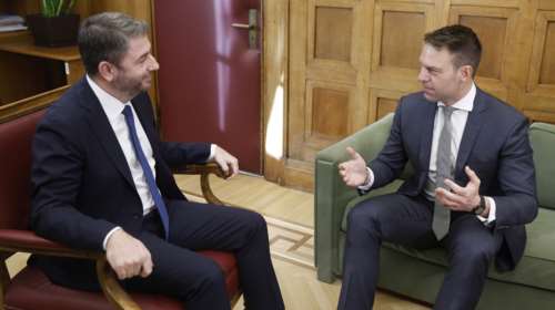 Ράγισε με το καλημέρα το γυαλί μεταξύ ΣΥΡΙΖΑ και ΠΑΣΟΚ - Γιατί δυσκολεύει η πιθανότητα συνεργασίας τους