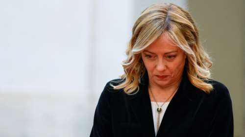 Εμπρός... πίσω στην Ιταλία: Γερουσιαστής της Μελόνι δηλώνει ότι η απόκτηση παιδιών οφείλει να είναι η κύρια αποστολή των γυναικών